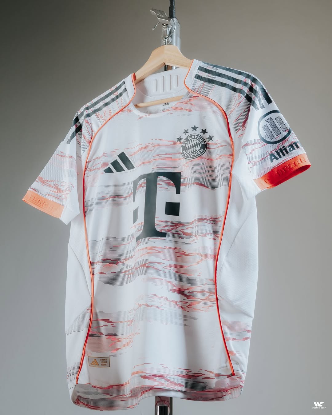 Player Version - Bayern Munich 2025-26 away jersey